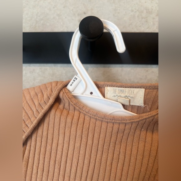 Simple Folk Gown - Picture 7 of 9